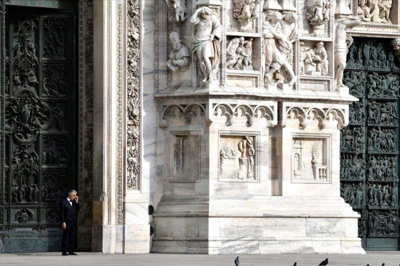 Magnific! Sublim! Andrea Bocelli, concert istoric, la Domul din Milano! Top 5 lucruri mai puțin cunoscute despre el! Este avocat, a cântat prin baruri și iubește o femeie cu 25 de ani mai tânără decât el - VIDEO