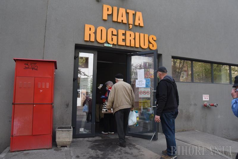 Măsuri anti-coronavirus! Comercianţii şi cumpărătorii sunt testaţi cu termometrul la intrarea în pieţe. "Nu le pasă de noi, vânzările au scăzut"-FOTO