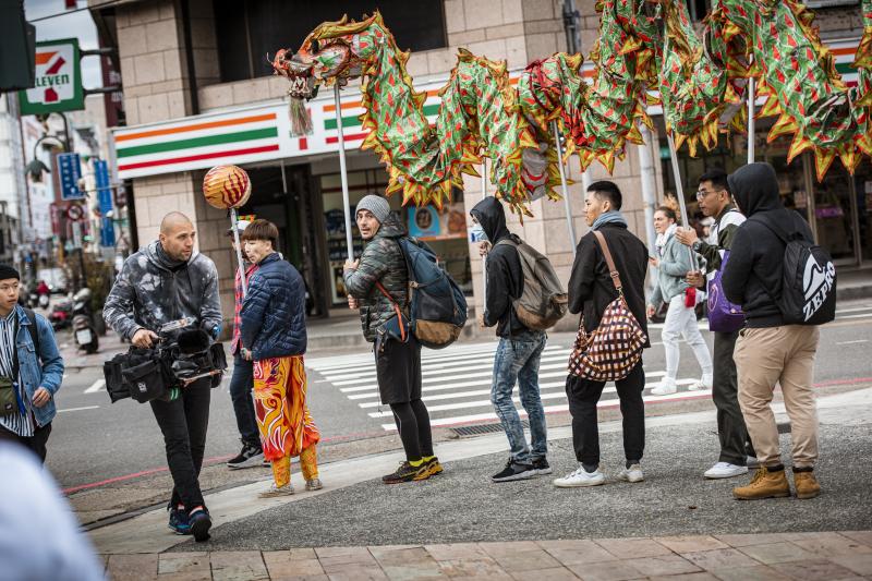 Au scos la plimbare dragonul! Concurenții de la Asia Express s-au distrat pe cinste: „Îmi exploda stomacul de râs”