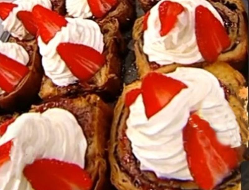 Cum poți transforma cozonacul învechit într-un desert delicios. Rețetă de savarine din felii de cozonac