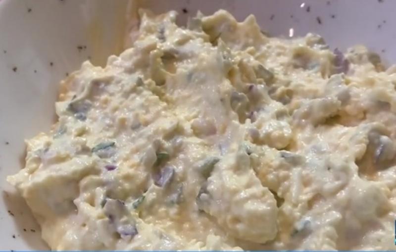 Două rețete de salate aperitiv cu ingredientele rămase după sărbători