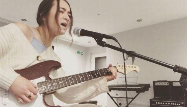 Și-au găsit fiica fără suflare, în propria cameră: „Toți adolescenții sunt în pericol în perioada asta! Nu lăsați tragedia asta să se repete!”