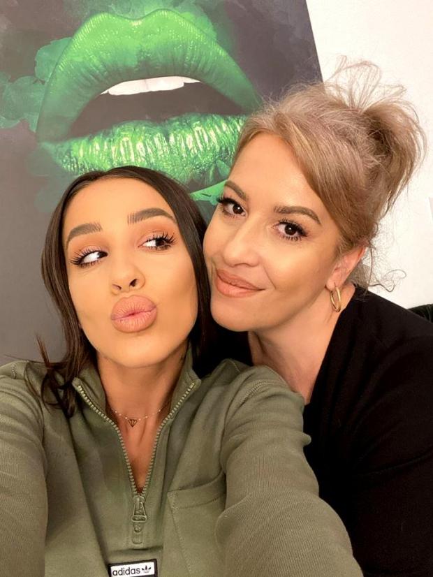 Cum arată mama Ștefaniei de la Asia Express. Soacra lui Speak e blondă și arată la fel de bine ca fiica sa - FOTO