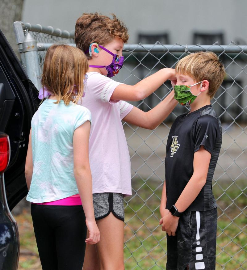 Copiii nu pot să transmită coronavirusul între ei sau adulţilor. Descoperirea care ar putea redeschide școlile!