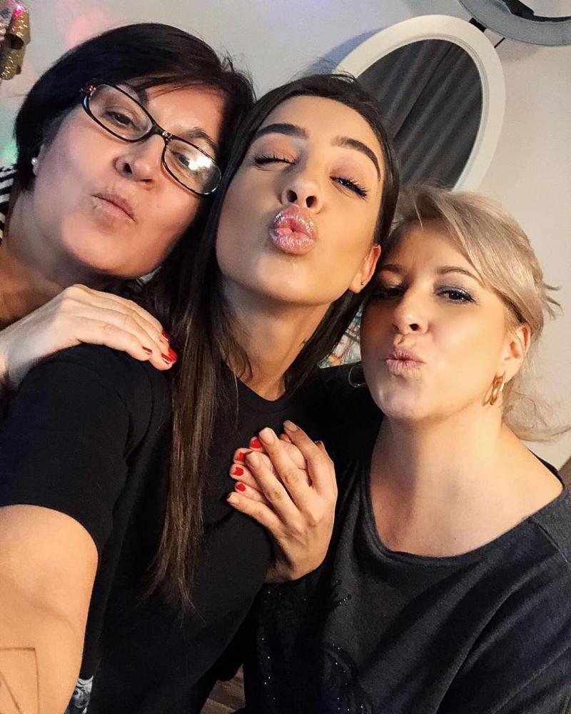 Ștefania s-a apucat de planificat nunta cu Speak?! Artista s-a pozat cu mama sa și cu viitoarea soacră | Imagine de zile mari!