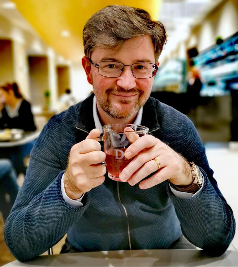 "Pacientul 102", vindecat de Covid-19: "Din spitalele românești ieși și pe picioare, nu doar în coșciug. (...) Simțeam că mi se rup mușchii. Mă durea carnea. Am luat pastile pe care le iau bolnavii de HIV-SIDA!"