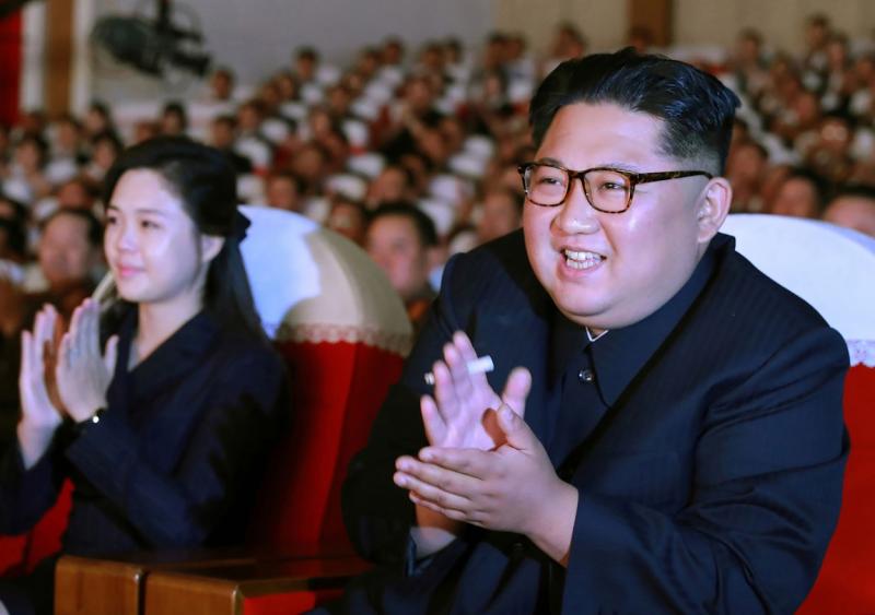 Cine este și cum arată soția lui Kim Jong-un! Secretul pe care oficialii din Coreea de Nord au încercat cu disperare să îl îngroape!