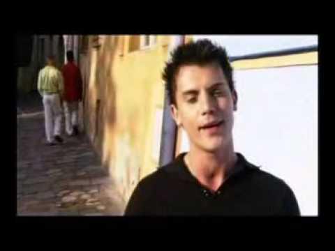 Este câștigătorul Asia Express, dar îi cunoști trecutul? A iubit cele mai frumoase românce, a jucat în scene deocheate și s-a căsătorit în bermude! Cum arată soția lui și cu ce se ocupă 