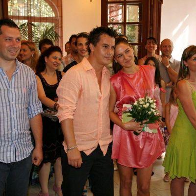 Este câștigătorul Asia Express, dar îi cunoști trecutul? A iubit cele mai frumoase românce, a jucat în scene deocheate și s-a căsătorit în bermude! Cum arată soția lui și cu ce se ocupă 