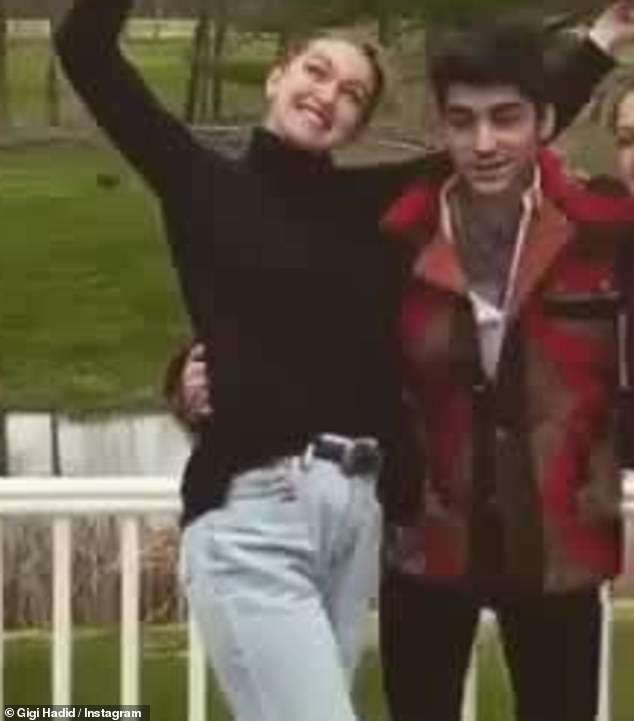 Foto cu burtica de graviduță! Gigi Hadid, modelul internațional, este insarcinată în cinci luni cu Zyan! "A dezvăluit până acum secretul doar familiei și prietenilor apropiați"