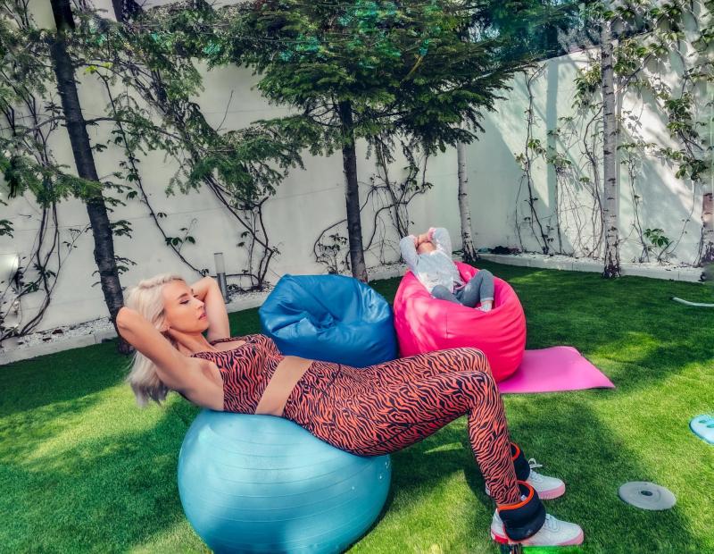 Activități fun în autoizolare! Ce face Andreea Bălan în carantină. Fiica cea mare, îi calcă pe urme. “Mă imită!”