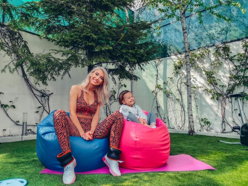 Activități fun în autoizolare! Ce face Andreea Bălan în carantină. Fiica cea mare, îi calcă pe urme. “Mă imită!”