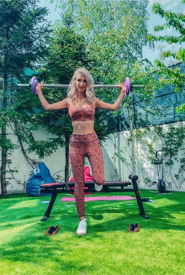 Activități fun în autoizolare! Ce face Andreea Bălan în carantină. Fiica cea mare, îi calcă pe urme. “Mă imită!”