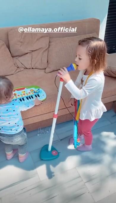 Activități fun în autoizolare! Ce face Andreea Bălan în carantină. Fiica cea mare, îi calcă pe urme. “Mă imită!”