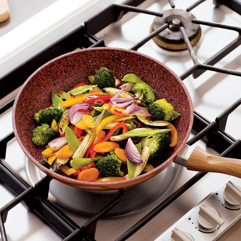 Cum pregătești în tigaie un meniu complet pentru întreaga familie