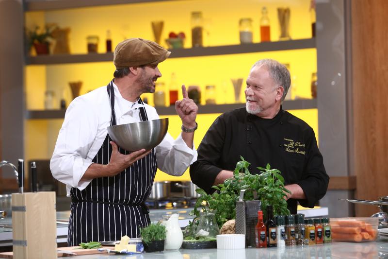 Ies scântei în bucătăria Titani la cuțite! Nouă bucătari celebri s-au dezlănțuit, pregătind capodopere culinare