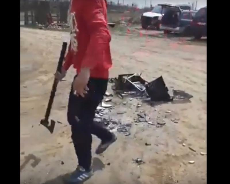 Un bărbat din Brăila s-a răzbunat pe coronavirus! A pus mâna pe topor și a făcut prăpăd