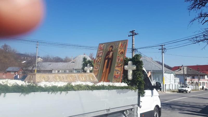 Imagini istorice! Racla cu Moaștele Sfintei Parascheva a fost scoasă din Catedrala Mitropolitană. Este a treia oară în 360 de ani când s-a întâmplat