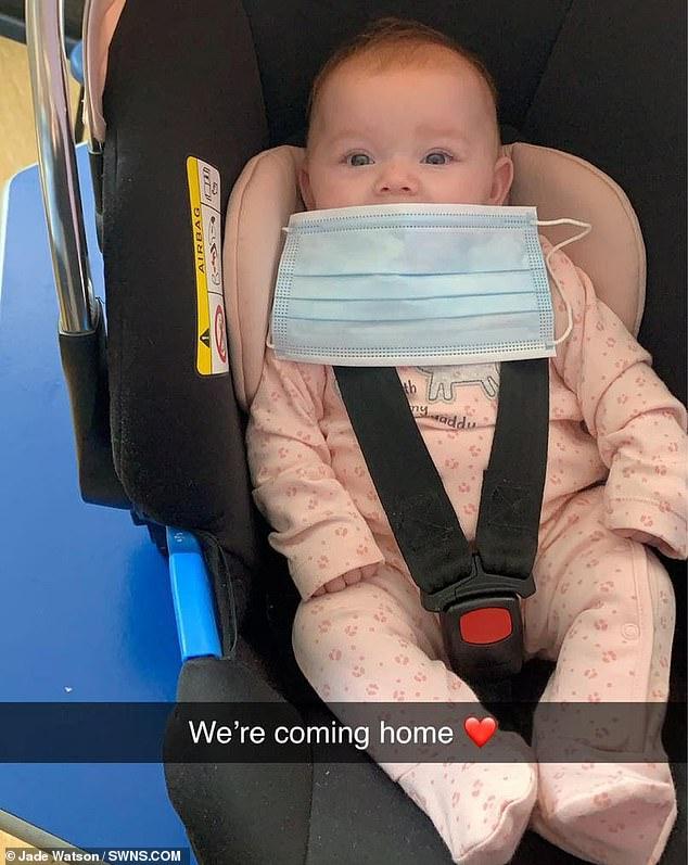 „Bebelușul meu ardea! Abia puteam să o ating! Mi-au spus că nu are cum să fie coronavirus. Așa a ajuns!” - Greșeala uriașă făcută de medicii din Marea Britanie