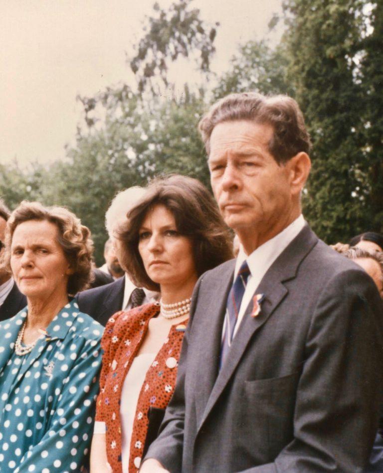 Cinste anilor ce au trecut! 10 mai, cândva, sărbătoare națională. Familia Regală organiza Garden Party în grădina Palatului Elisabeta din Bucureşti