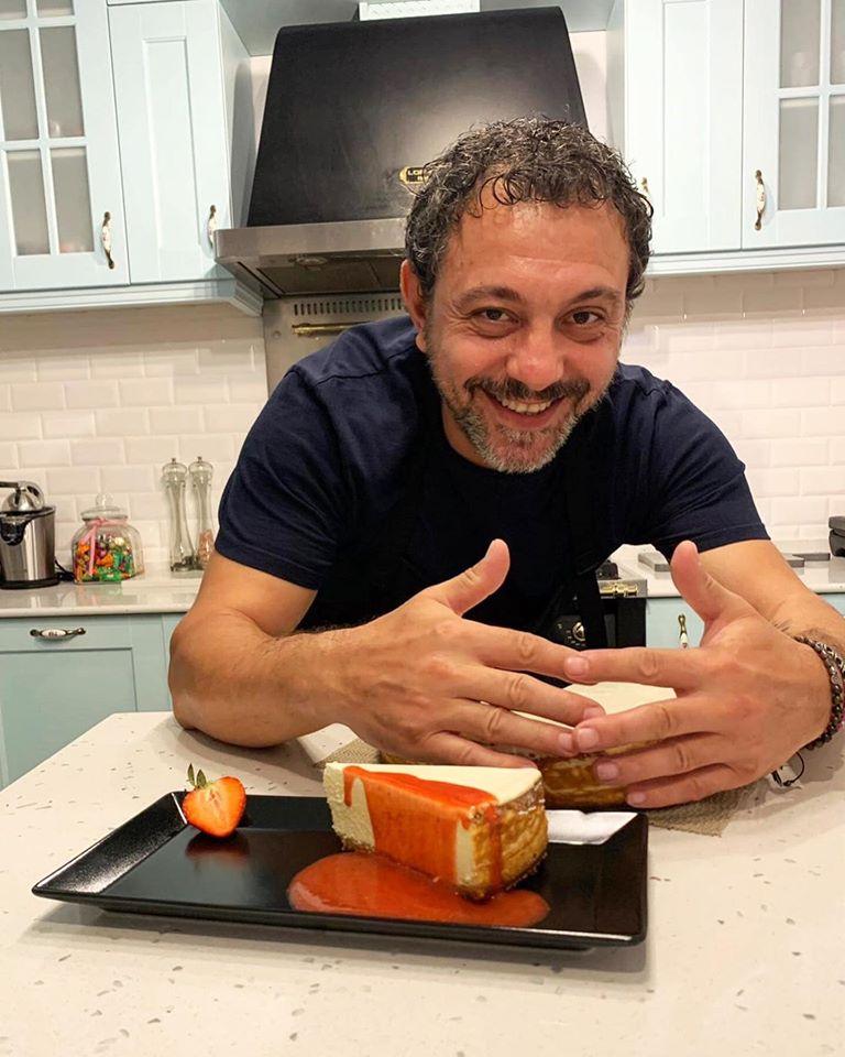 FOTO | Cum arată prăjitura cheesecake clasică făcută de Chef Sorin Bontea. Este delicios de aspectuasă