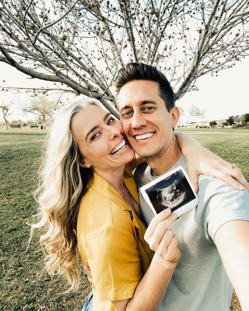 „Am născut singură, într-un salon de spital, în plină pandemie. Bebelușul meu a murit înainte să apuc să îl țin în brațe”