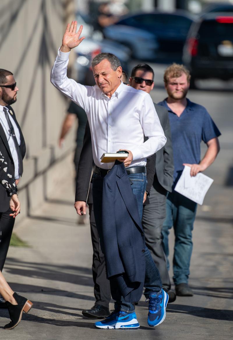 Cine este omul care câștigă peste 30.000 de dolari pe oră? „Am găsit fluturașii de salarii ai alor mai importanți directori de companii”