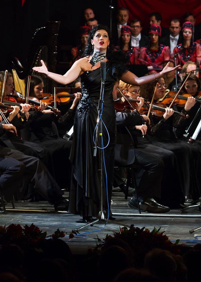 Maria Macsim Nicoară, mezzosoprană Operei din Iași, e pe moarte, după un accident stupid: ”Următoarele ore sunt critice!”