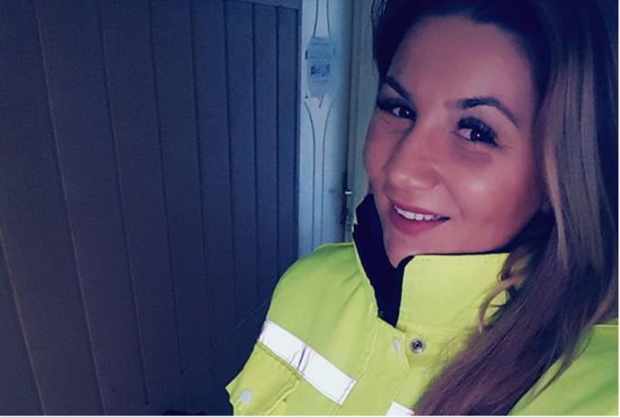 Cine este polițista care s-a pozat la plajă, în Mamaia, apoi a postat poze pe Facebook. Superiorii au primit mai multe imagini cu tânăra