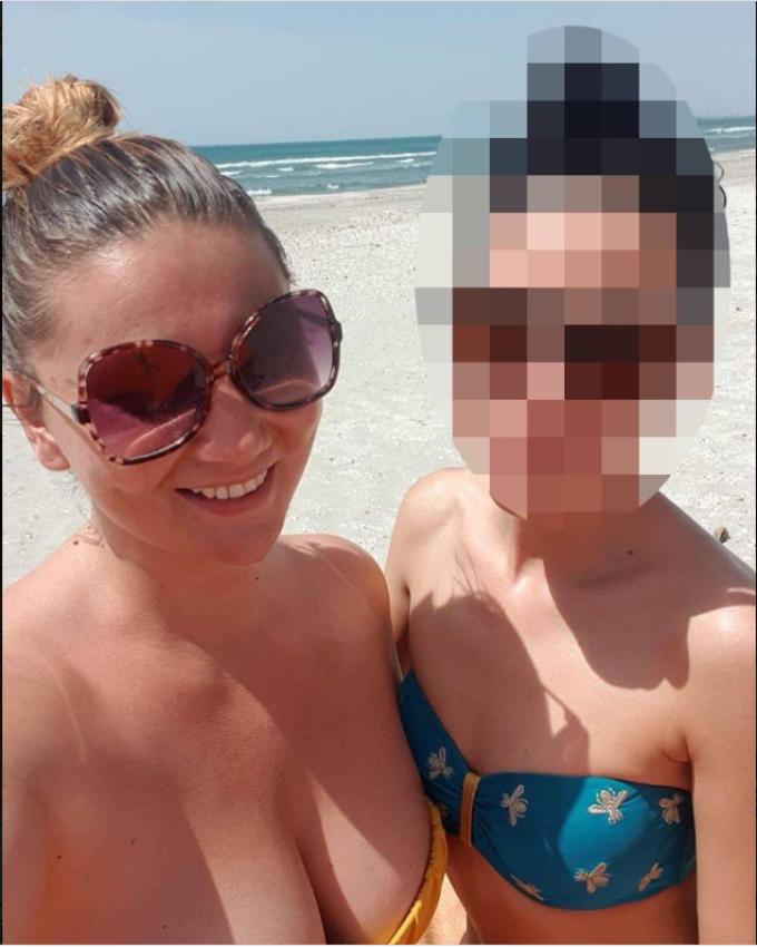 Cine este polițista care s-a pozat la plajă, în Mamaia, apoi a postat poze pe Facebook. Superiorii au primit mai multe imagini cu tânăra