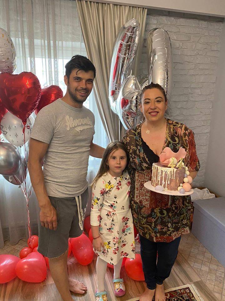 Oana Roman i-a pus la punct pe critici! Reacția acidă a vedetei după ce a fost atacată pe internet: "Ești urâtă rău și cu ceva probleme mentale"