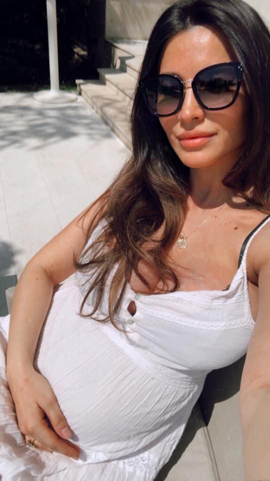 LIli Sandu radiază de frumusețe! Cum arată vedeta, cu burtica de gravidă! |Foto