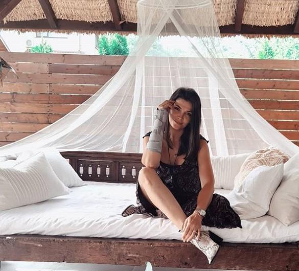 Alina Pușcaș a ajuns la spital, după ce s-a accidentat pe platourile emisiunii "Te cunosc de undeva!"