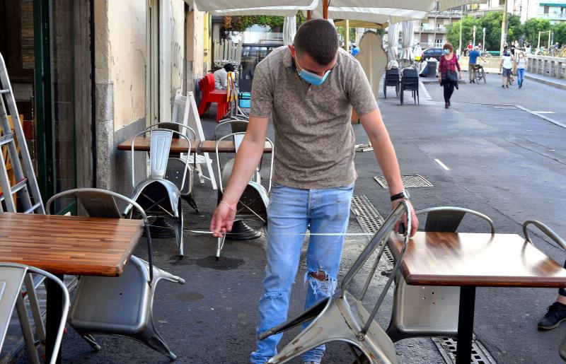 Așa ar arăta restaurantele, după redeschidere. La aceeași masă, separați de panouri de plexiglas - FOTO