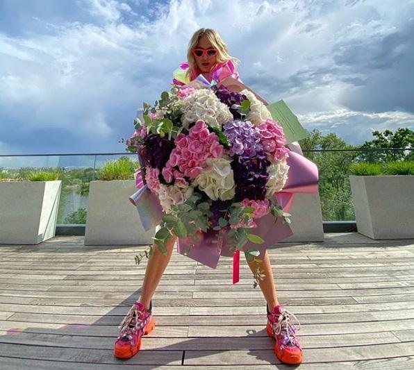 Delia, cea mai tare replică pentru o persoană care a ironizat-o, pe internet! A pus-o la punct de nu s-a văzut! „Pot să am și vârsta universului!” – FOTO