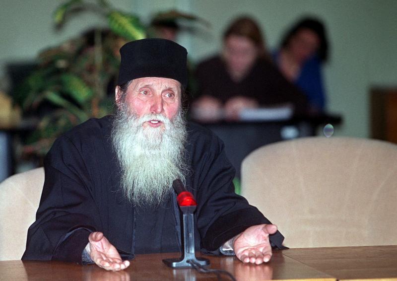 „Sicriul mi l-am pregătit. M-am așezat în el, am văzut că încap. Mai trebuie să fiu băgat în pământ” ÎPS Pimen și-a presimțit moartea