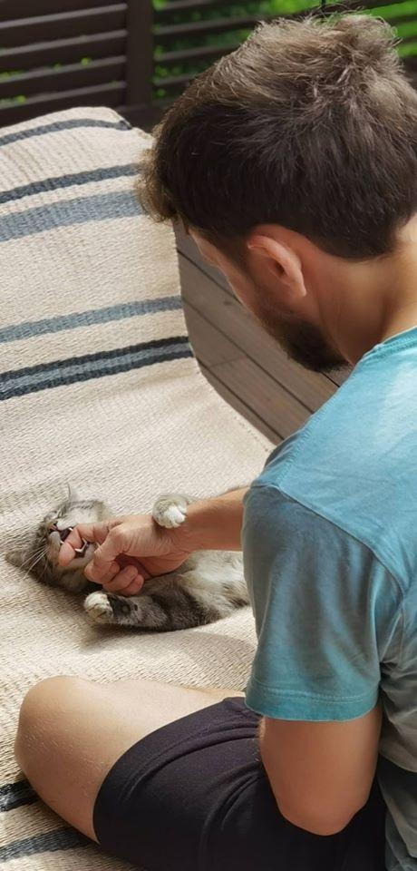 Noua pasiune a lui Dani Oțil! Cum își umple vedeta timpul liber. Imagini care te vor sensibiliza! |FOTO