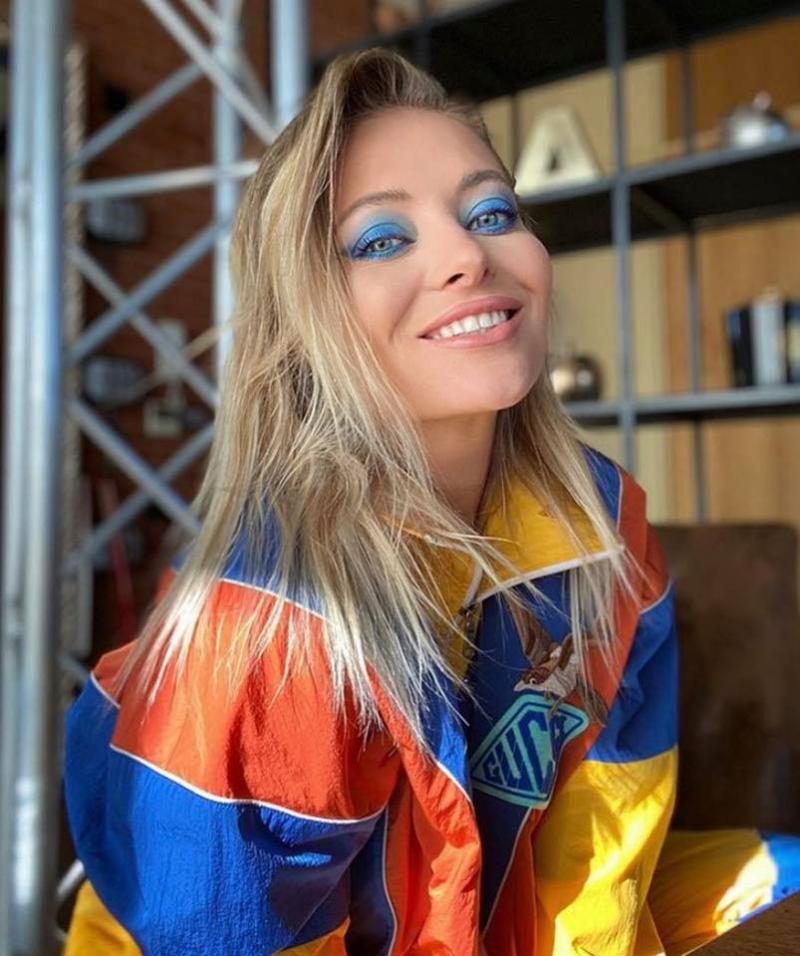 Delia, în culmea fericirii! Frumoasa artistă țopăie de bucurie! |VIDEO