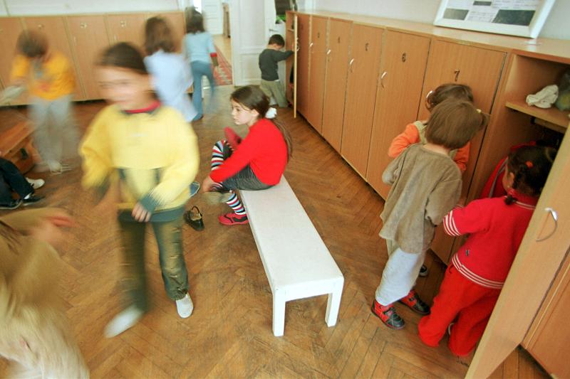 Surse: Grădinițele și creșele, redeschise pe 15 iunie. Copiii vor fi primiți după reguli stricte