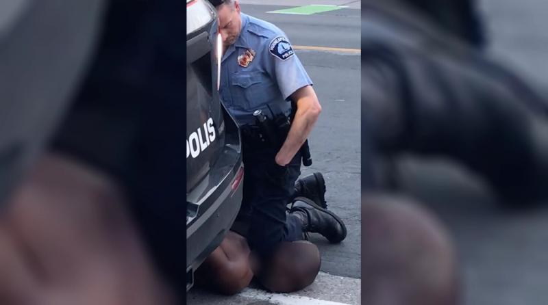 FOTO | Jurnaliștii CNN arestați în direct de poliția din Minnesota. Relatau protestele oamenilor  izbucnite în urma uciderii unui afro-american de către un polițist alb. L-a apăsat cu genunghiul pe gât până a murit