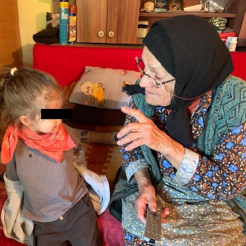 Simona Gherghe, în doliu! Mesaj sfâșietor! „Și ai plecat! N-am fost decât opt inși la înmormântarea ta, cu măști pe față, fără să ne putem îmbrățișa!”