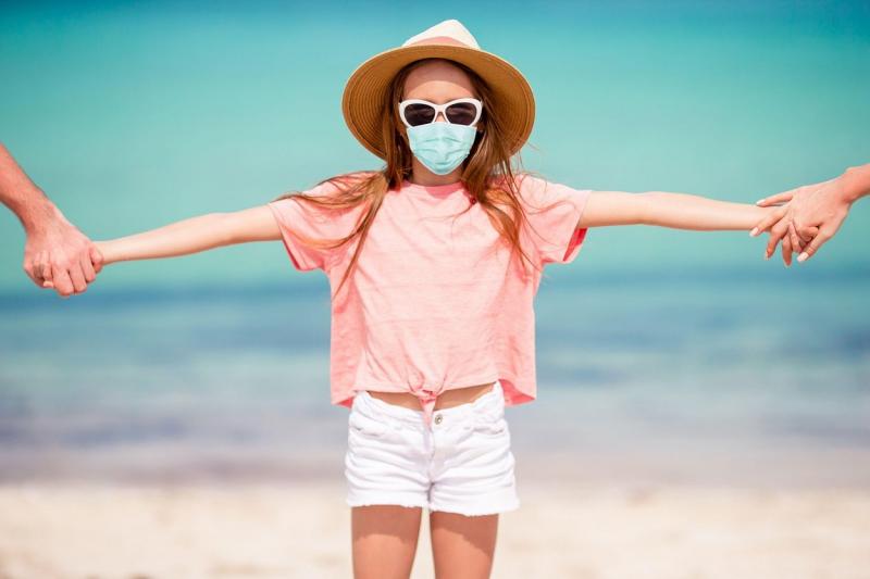 Șezlonguri separate cu plexiglas, teste și dezinfectare înainte de zbor! Cum vor arăta vacanțele, din cauza pandemiei de coronavirus