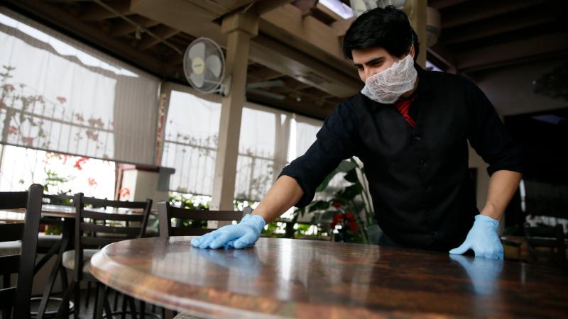 Terasele se redeschid, dar totul va fi diferit! Clienții nu se vor așa pur și simplu la mese! Ce reguli există