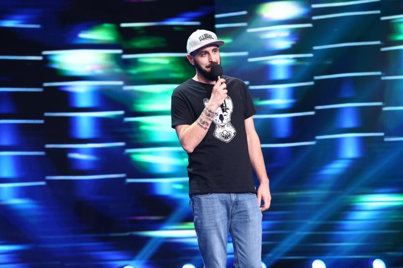 „La divorț i-am zis să-și cheme toate prietenele”. Dănuț Petre, stand up cu glume delicioase și...periculoase! „Am făcut asta ca să stresez Bendeacul”