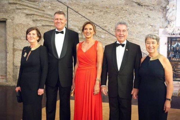 Este Președintele României, dar îi cunoști familia? Cu ce s-au ocupat părinții lui Klaus Iohannis înainte de pensionare