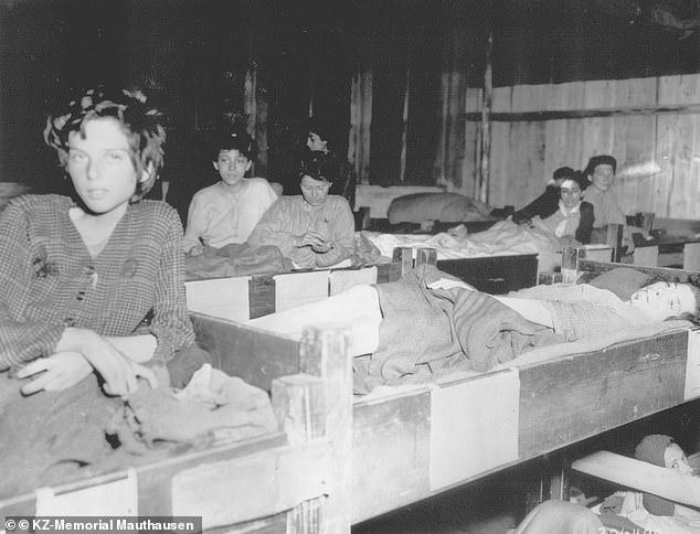 „M-am născut printre morți. Săraca mea mamă era un schelet cu burtă. Mi-a spus că am două zile de naștere! M-a salvat un înger păzitor”