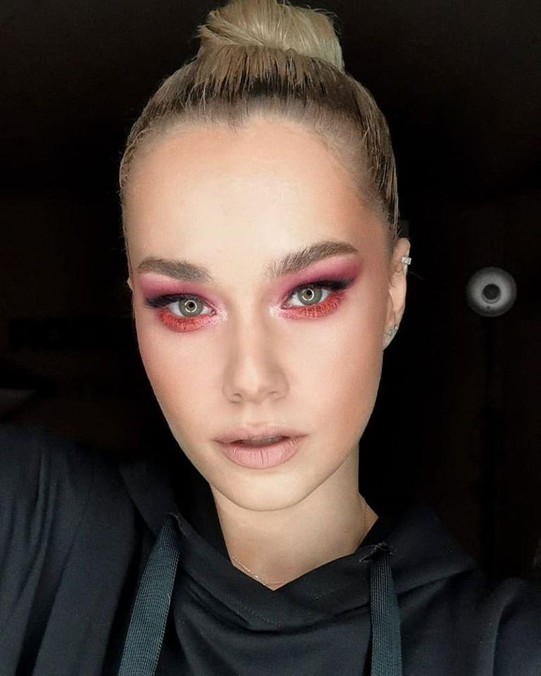 Feli a făcut dezvăluiri despre cea mai neagră perioadă din viața ei: "Uneori plâng la desene, alteori iau viața-n piept și mă lupt cu ea."  Ce s-a întâmplat cu artista