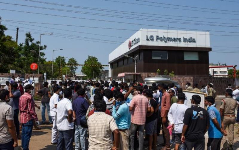 VIDEO | "Există oameni care dorm şi sunt inconştienţi". Scurgere mortală de gaze în India: 1.000 de spitalizați și 13 morți