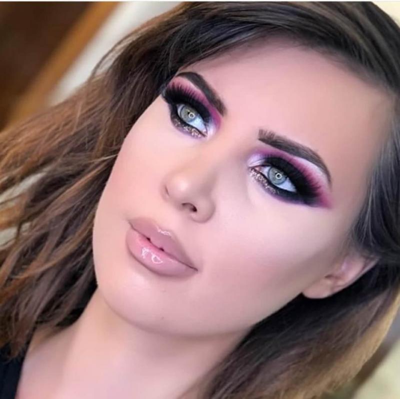 Ai auzit de noile tendințe în materie de make-up? Vara asta poți duce frumusețea la un alt nivel. Descoperă cele mai tari machiaje pentru 2020