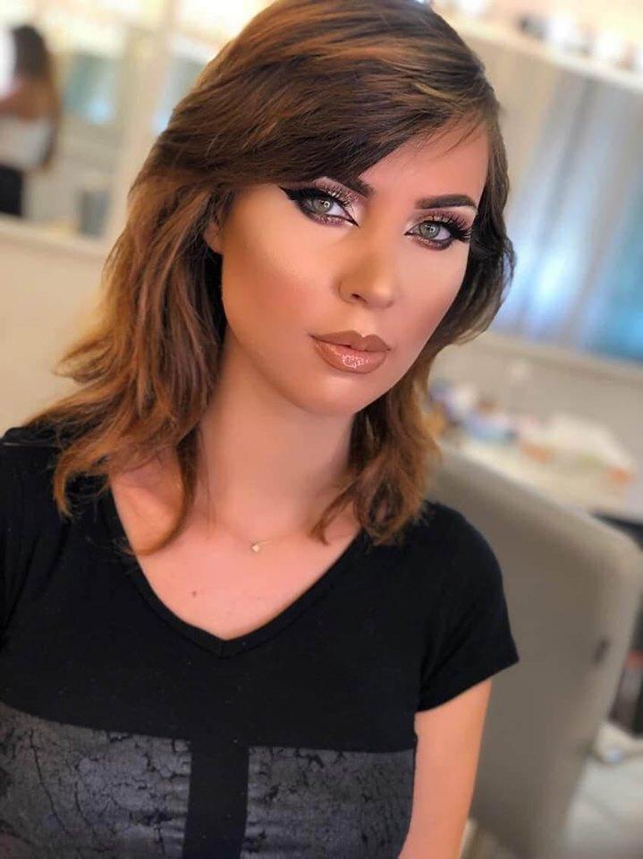 Ai auzit de noile tendințe în materie de make-up? Vara asta poți duce frumusețea la un alt nivel. Descoperă cele mai tari machiaje pentru 2020
